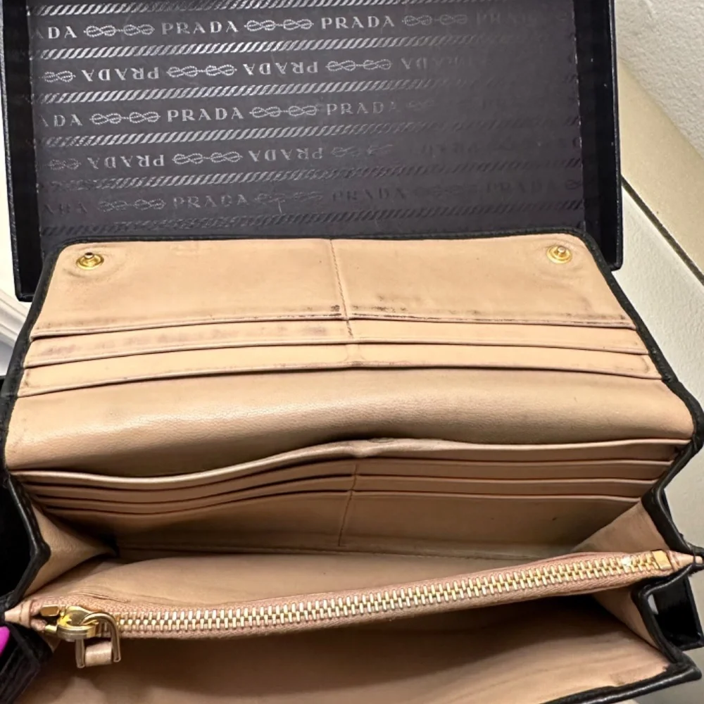 PRADA Wallet - Picture 4 of 7